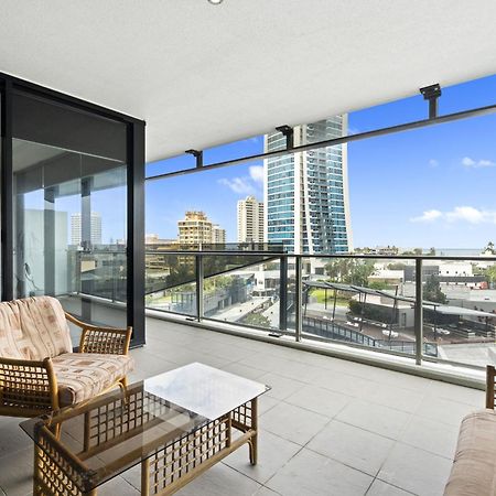 Circle On Cavill - Qstay Gold Coast Exterior photo