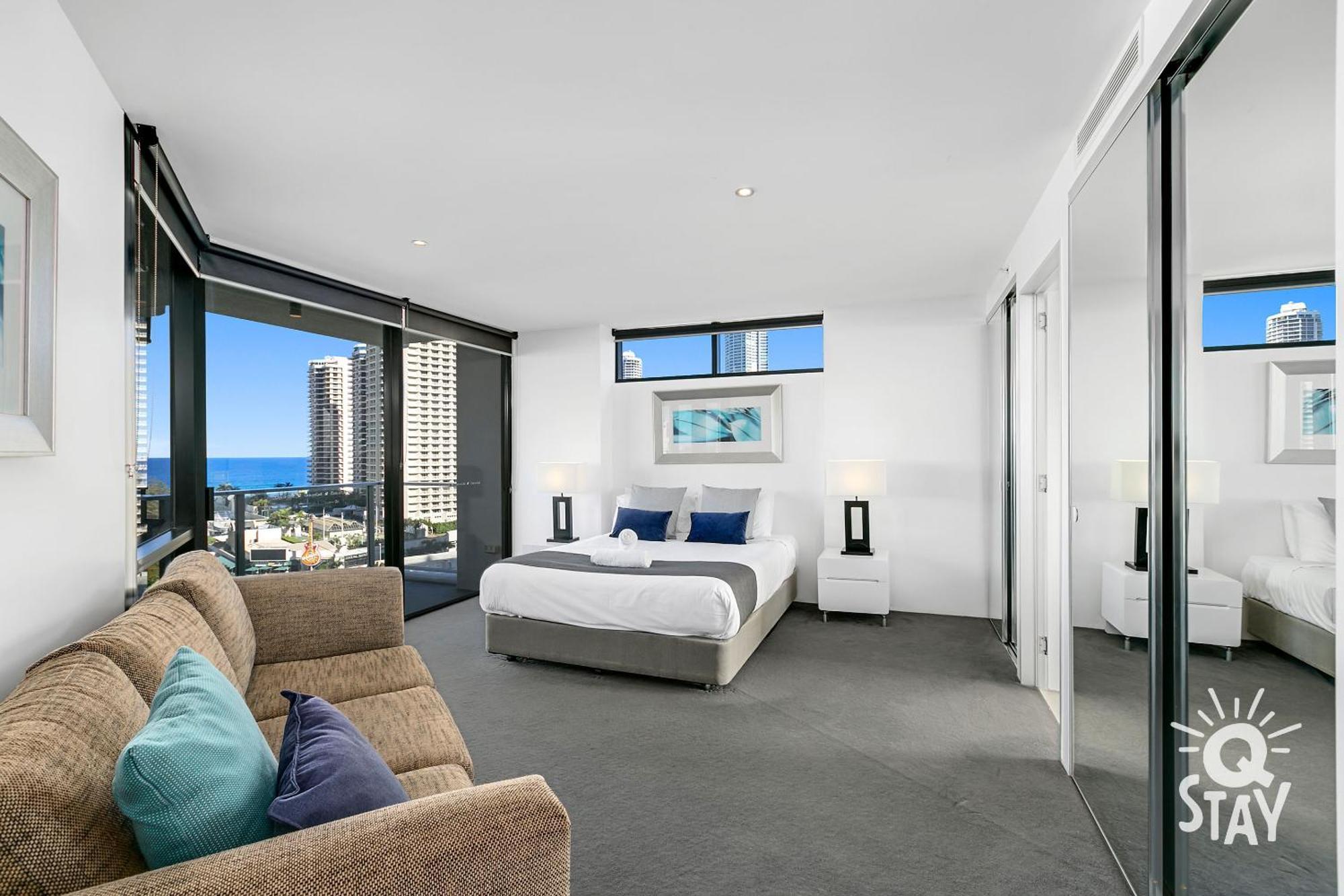 Circle On Cavill - Qstay Gold Coast Exterior photo