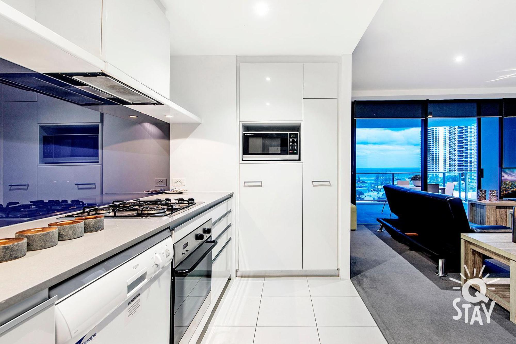 Circle On Cavill - Qstay Gold Coast Exterior photo