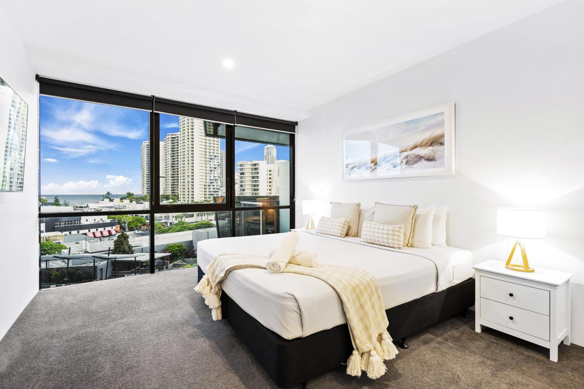 Circle On Cavill - Qstay Gold Coast Exterior photo