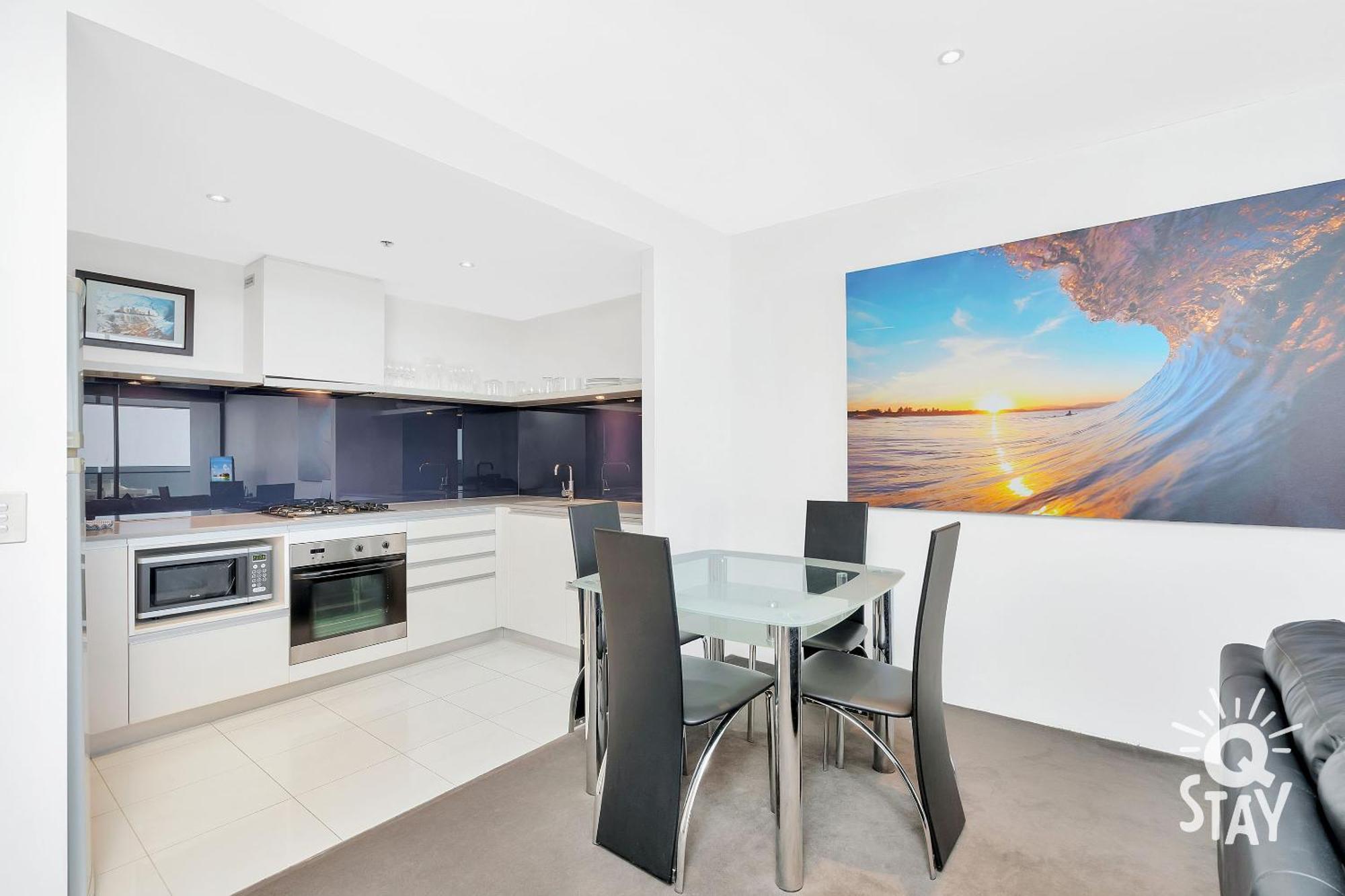 Circle On Cavill - Qstay Gold Coast Exterior photo