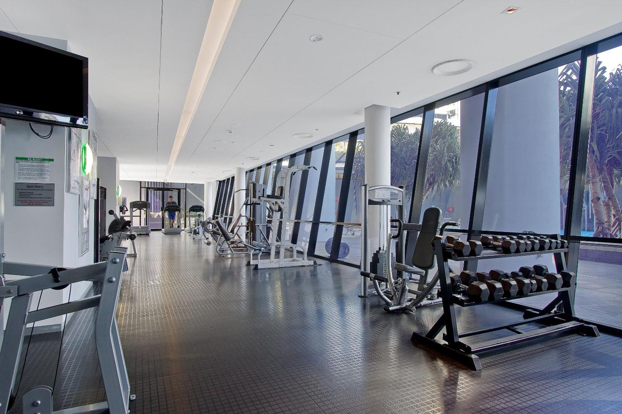 Circle On Cavill - Qstay Gold Coast Exterior photo