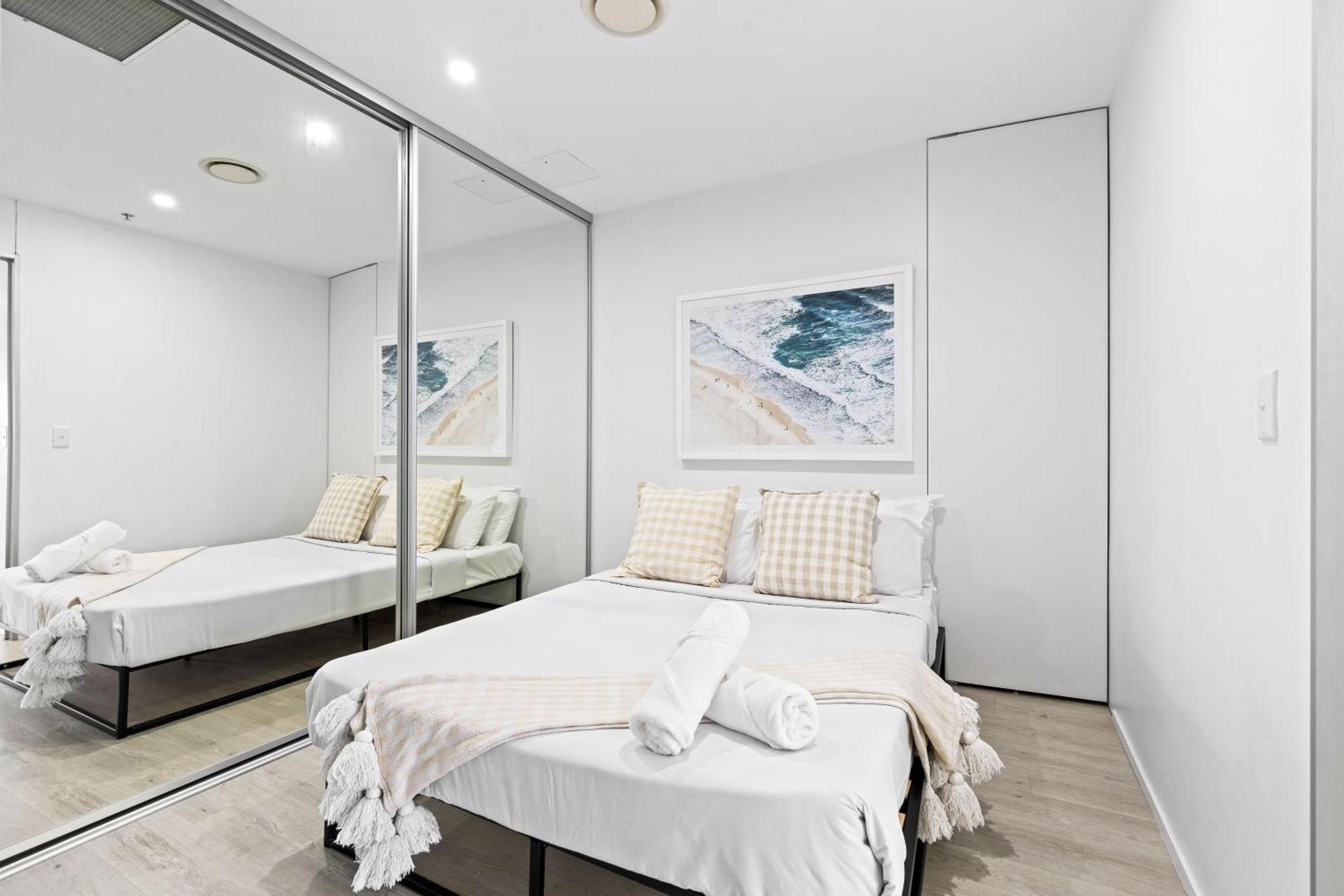 Circle On Cavill - Qstay Gold Coast Exterior photo