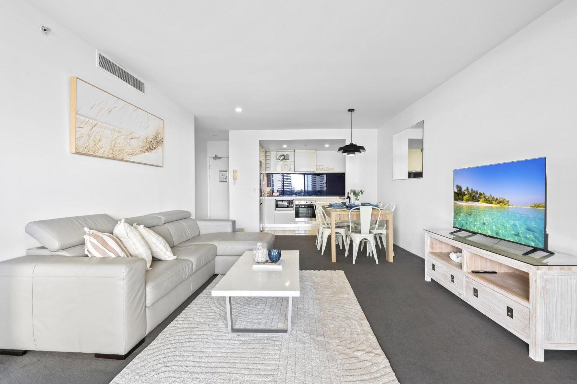 Circle On Cavill - Qstay Gold Coast Exterior photo